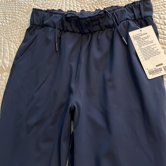 Lululemon Stretch HR 7/8 Pant Navy NWT - Picture 4 of 8
